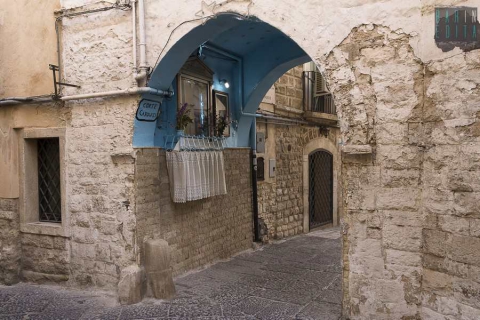 C'� il basso, l'alto e quello delle meraviglie: sono i leggendari archi di Bari Vecchia